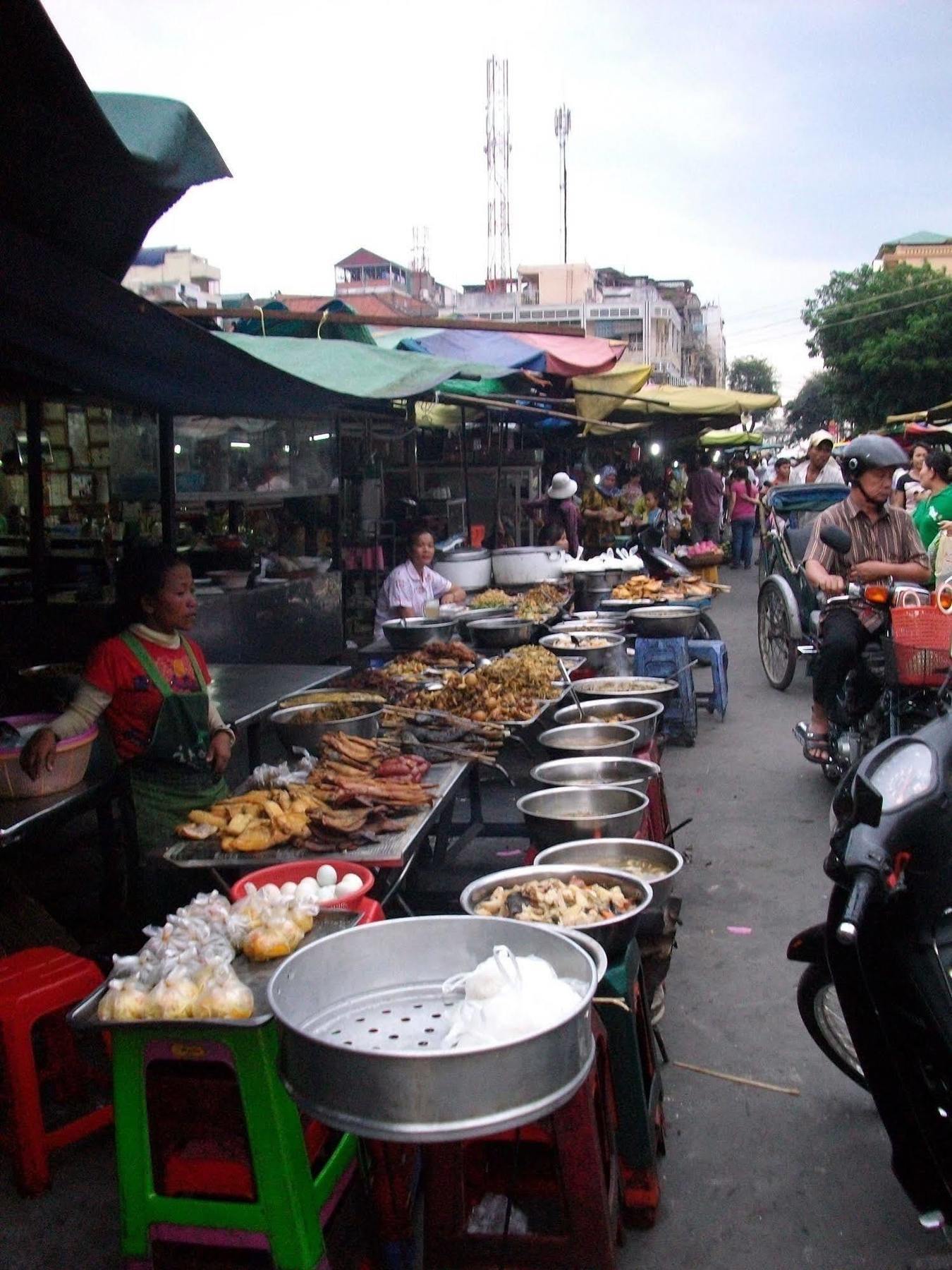 Riverside Backpackers Phnom Penh Exterior photo