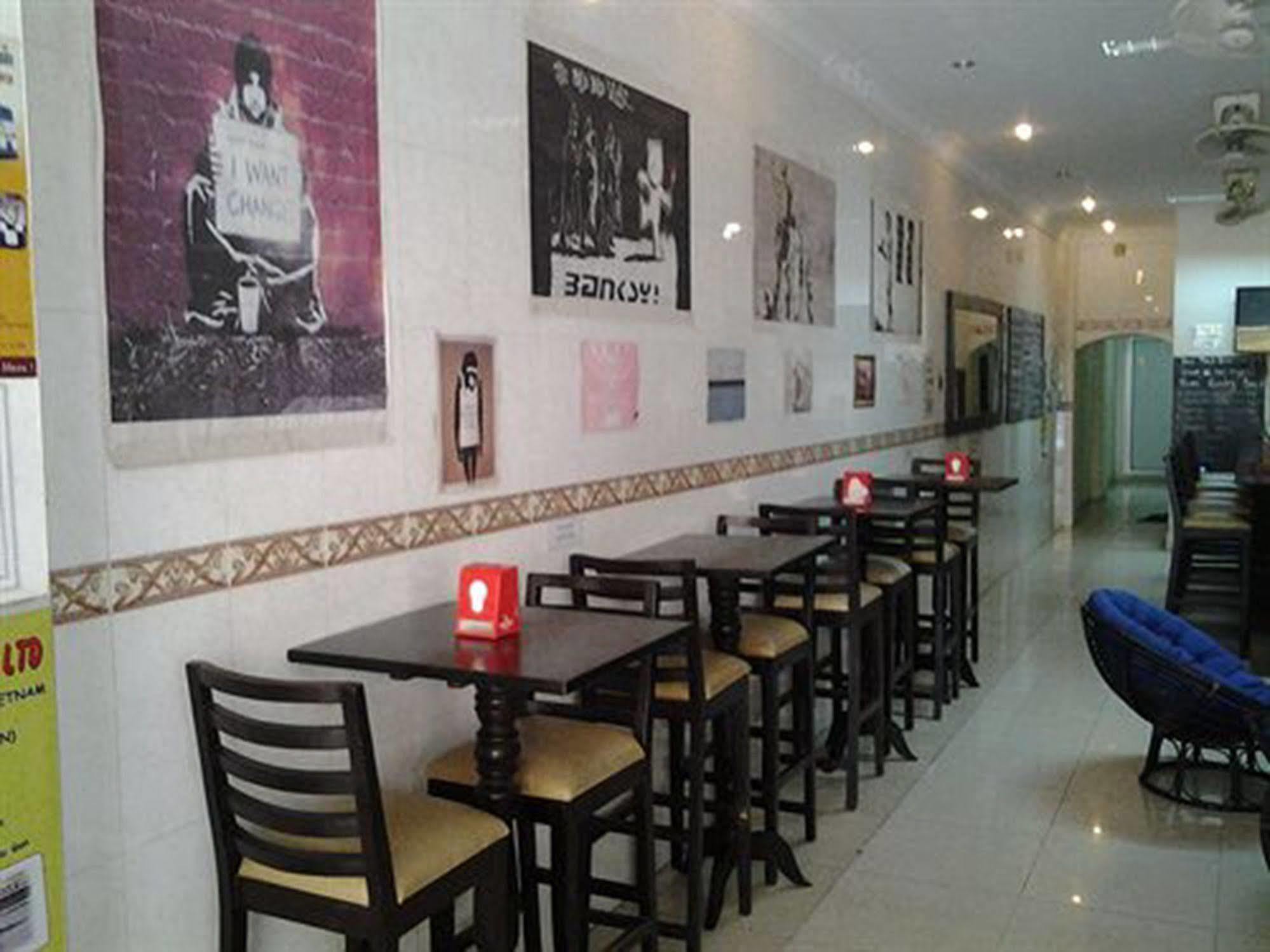 Riverside Backpackers Phnom Penh Exterior photo